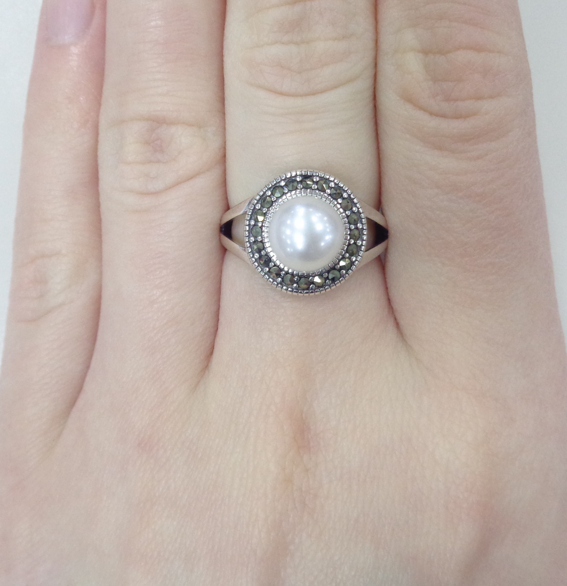 Серебряное кольцо с жемчугом